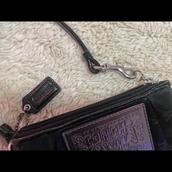 RARE COACH Poppy Embossed Small Black Satin/Leather Wristlet 💜🖤 - Picture 6 of 9